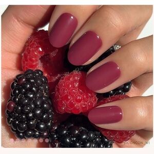 Glamnetic Berry Maroon Nails